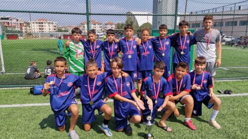 YATAĞAN SPORTİF YALOVA’DAN İKİ KUPAYLA DÖNDÜ